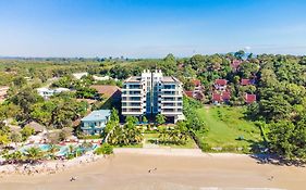 Escape Condominiums Beachfront Suites - Mae Phim